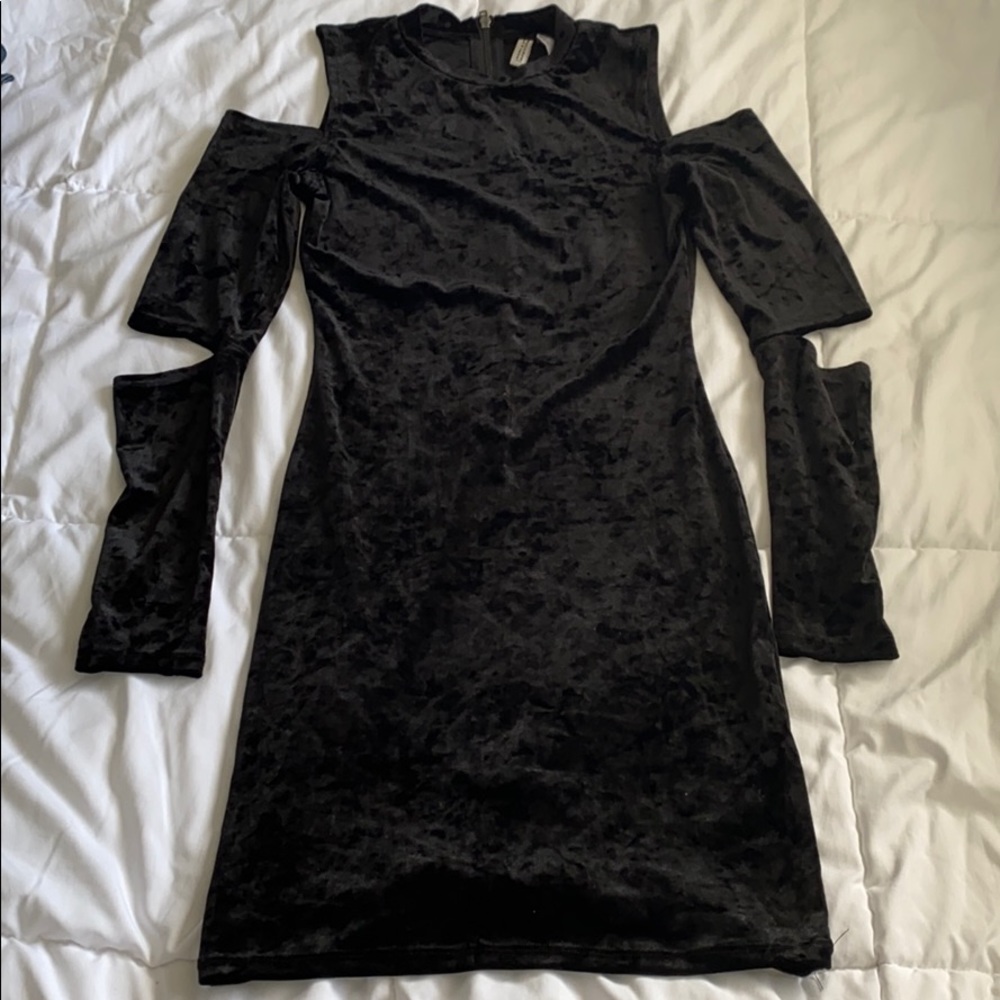 H&M Black crushed velvet long sleeve dress
